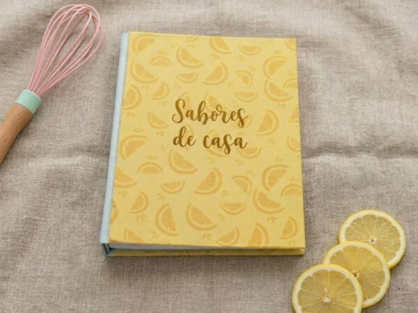 Tapa del recetario Sabores de Casa diseño Limón, ilustración de autor, 16x21 cm – RONU Craft