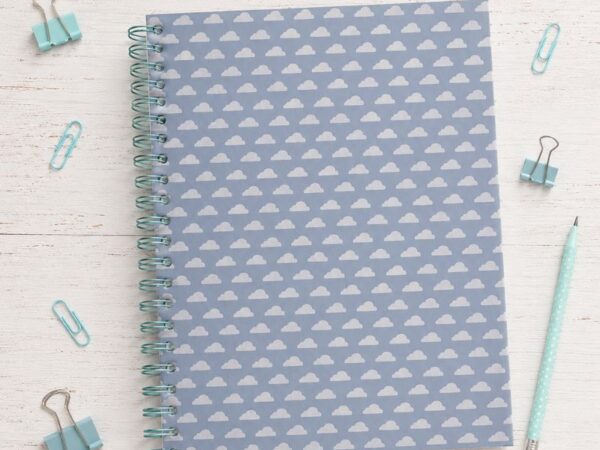 Cuaderno A4 cuadriculado "Cielo Liviano"